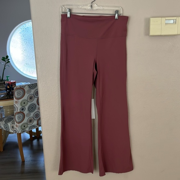 Athleta Women's Leggings in Burgundy - Picture 1 of 7